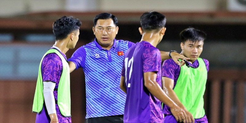 HLV U19 Việt Nam chỉ trích trọng tài trong trận gặp Myanmar